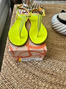 Vionic Neon Yellow T-strap Women's Sandals